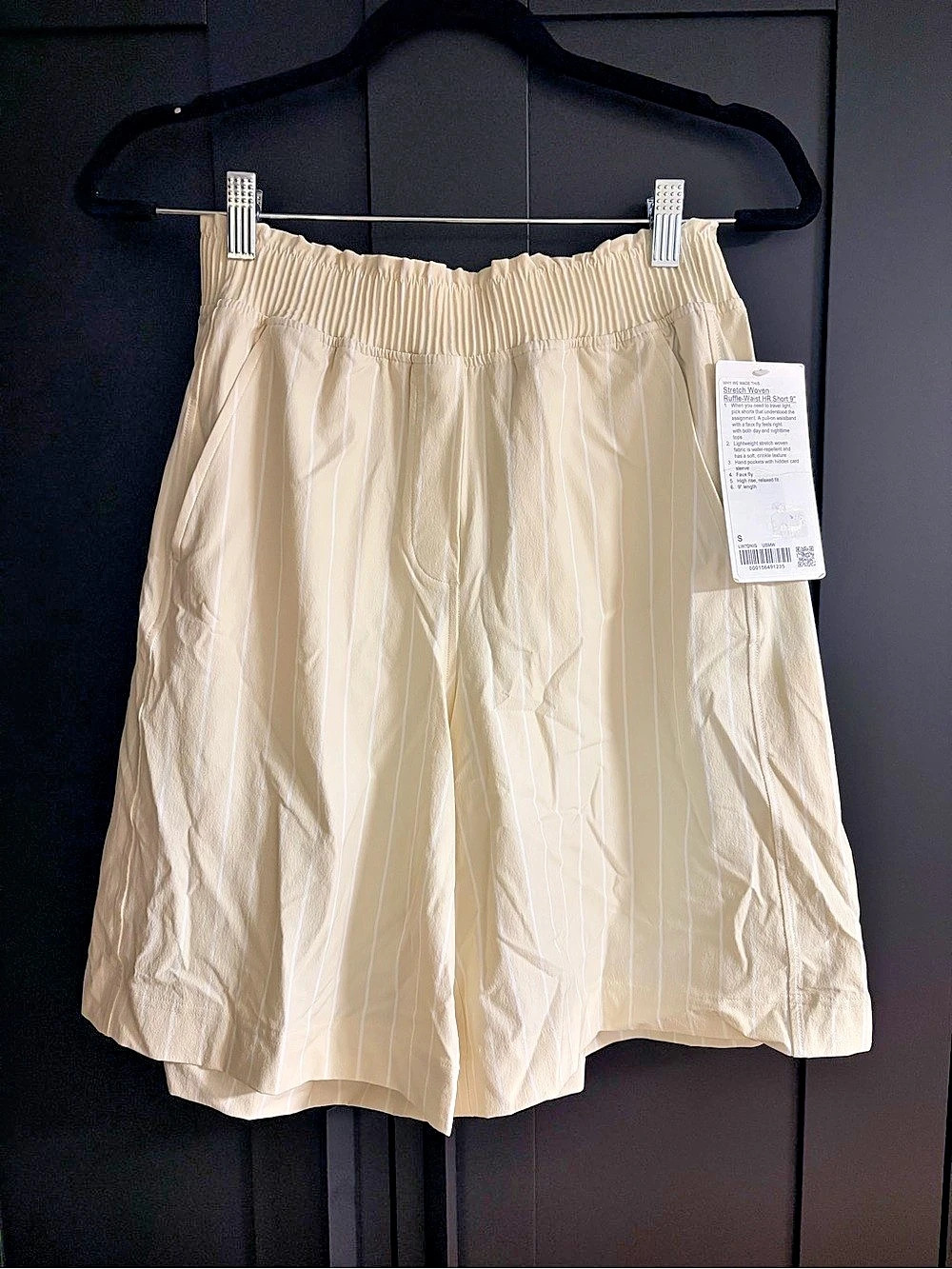 NWT lululemon Stretch Woven Ruffle-Waist Shorts 9” Stripe Size S